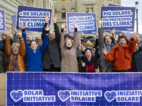 Les Vert-e-s déposent leur initiative solaire