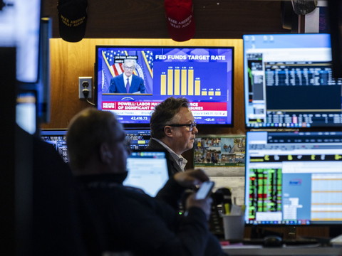 La Fed baisse ses taux, deux responsables voulaient un statu quo