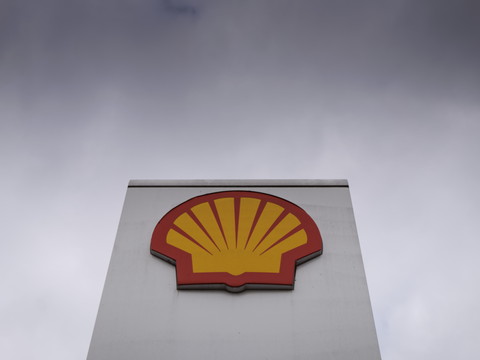 Shell poursuivi par des survivants d'un typhon aux Philippines