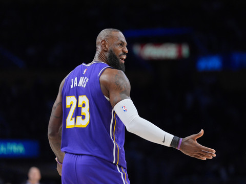 NBA: Les Spurs battent les Lakers et filent à Las Vegas