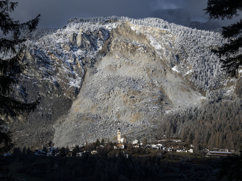 Visites possibles des habitants de Brienz (GR) chez eux dès samedi