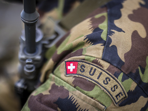 Défense: la Suisse revoit sa stratégie face à la menace actuelle