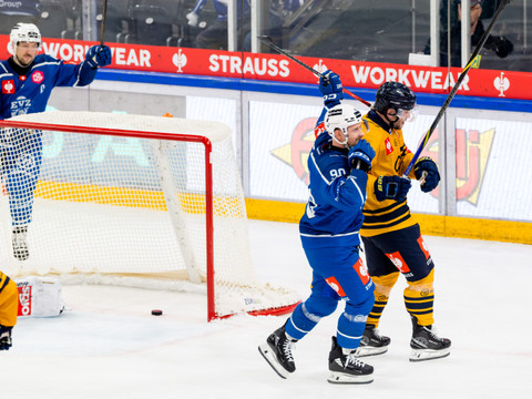 Zoug se qualifie pour les demi-finales