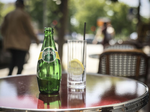 Nestlé: Perrier reste une eau minérale naturelle