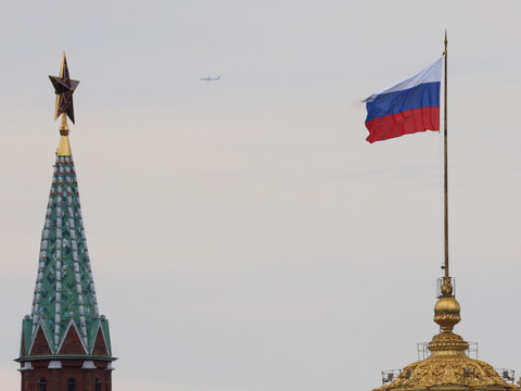 Russie: la Banque centrale abaisse son taux directeur à 16%
