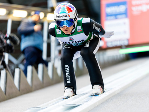 Saut à Engelberg: un 20e rang pour le vétéran Simon Ammann