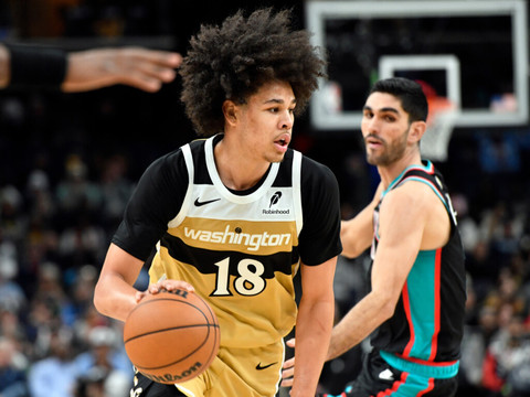Kyshawn George brille et les Wizards gagnent