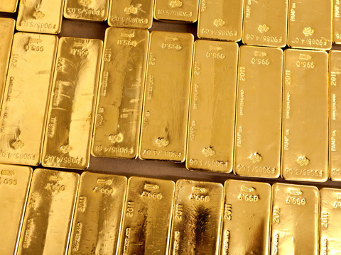 L'or atteint un nouveau record à 4383,76 dollars l'once