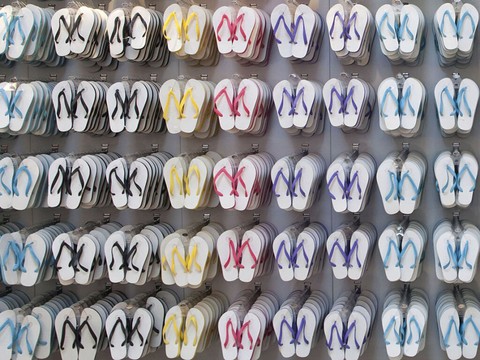 Brésil: la droite appelle au boycott des tongs Havaianas
