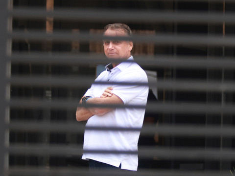 Bolsonaro autorisé à sortir de prison pour être opéré à Noël
