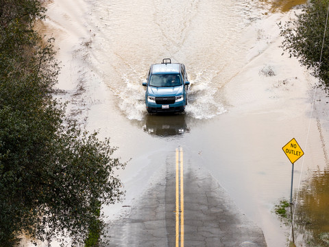 Appels à évacuer à Los Angeles face au risque d'inondations