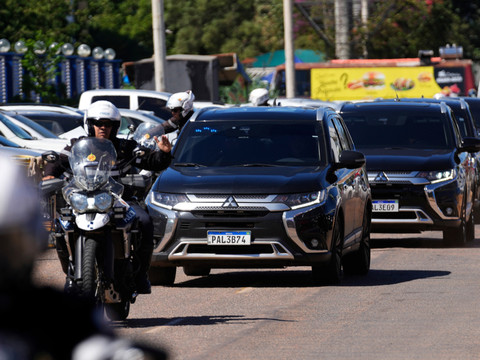 Première sortie de prison pour Bolsonaro, en vue d'une opération