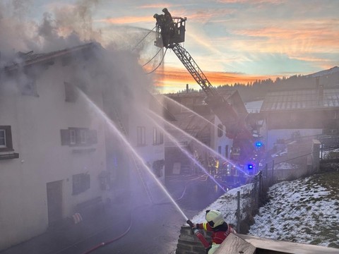 Une maison inhabitable à Flims (GR) après un incendie