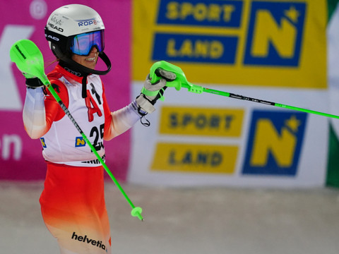 Camille Rast battue d'un cheveu par la reine du slalom