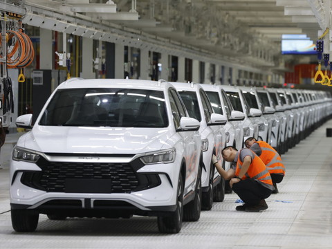Le chinois BYD va détrôner Tesla en 2025 sur le tout-électrique