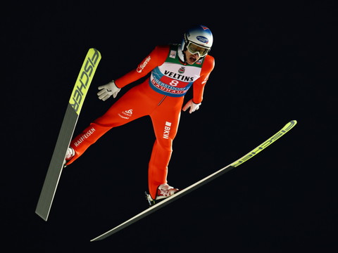 Oberstdorf: Suisses en retrait, Domen Prevc survole le concours