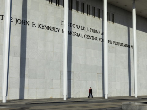 Des artistes annulent leurs concerts au Kennedy Center