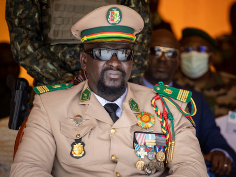 Guinée: le chef de la junte Mamadi Doumbouya élu président