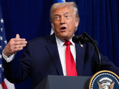 Trump oppose son veto pour la première fois à deux projets de loi
