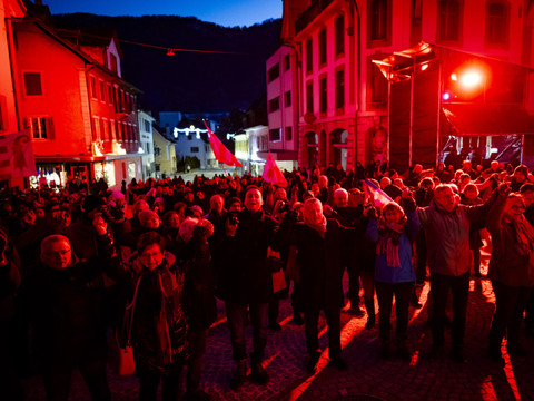 Un grand cortège en route vers l'avenir jurassien de Moutier