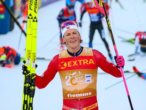 Tour de Ski: Johannes Klaebo et Jessie Diggins s'imposent