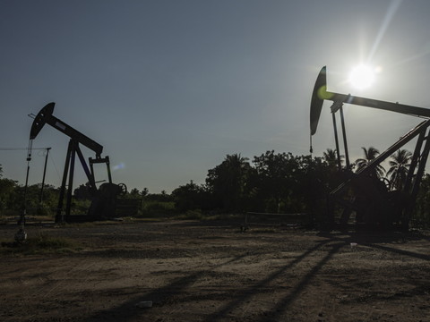 Le pétrole se contracte après l'ingérence US au Venezuela