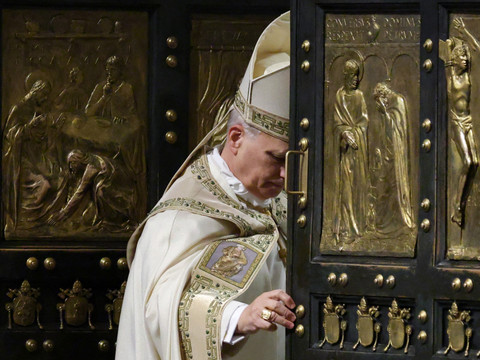 Le pape ferme la 