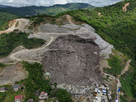 Effondrement aux Philippines: le bilan grimpe à six morts