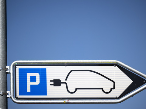 Nombreuses oppositions au projet de taxer les véhicules électriques