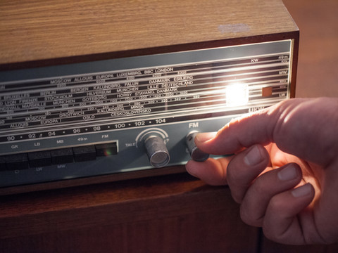 La radio reste très écoutée malgré l'abandon partiel de la FM