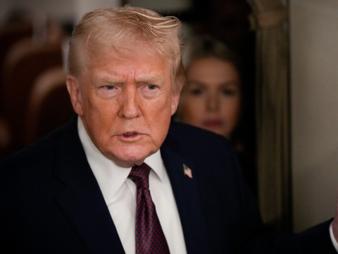 Trump impose 25% de droits de douane à qui commerce avec l'Iran