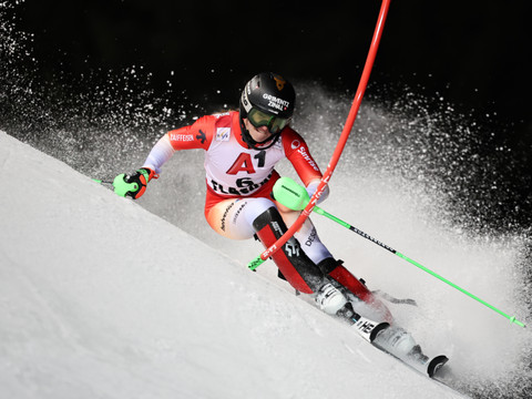 Slalom de Flachau: Rast et Holdener en embuscade, Shiffrin mène