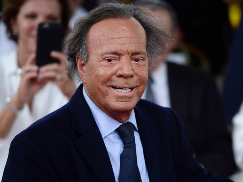 Julio Iglesias accusé de délits 