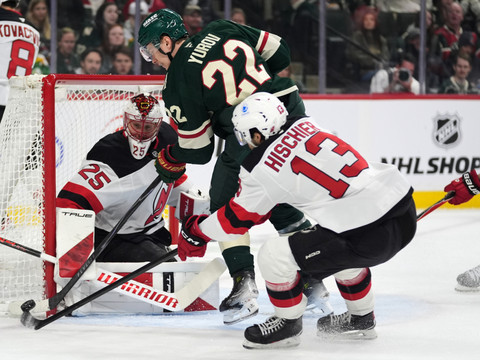NHL: Nico Hischier signe un doublé providentiel pour les Devils