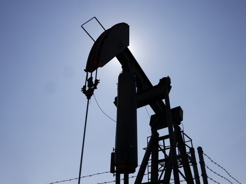 Les prix du pétrole dégringolent