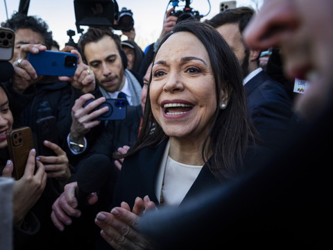 Maria Machado offre la médaille de son prix Nobel à Trump