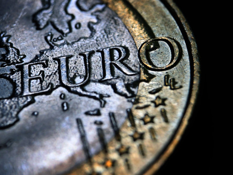 Zone euro: l'inflation sous 2% sur un an en décembre