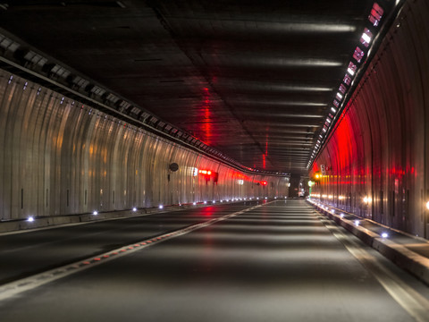 Le tunnel du Gothard fermé après un accident