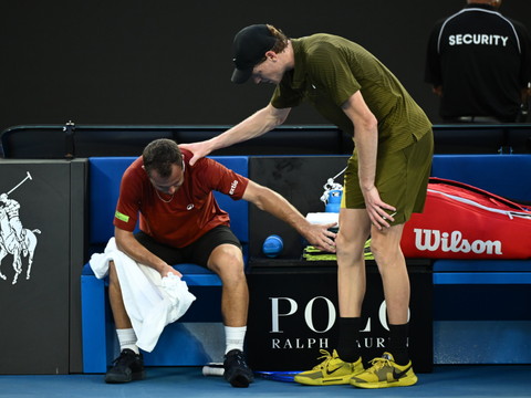 Sinner vainqueur sur abandon au 1er tour de l'Open d'Australie