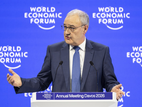 Guy Parmelin ouvre le WEF, en pensée avec Crans-Montana