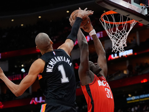 Les Rockets de Capela renversent San Antonio