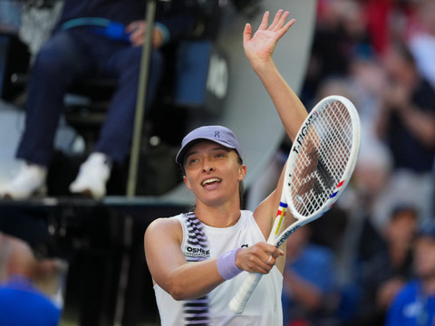 Swiatek écarte Bouzkova au 2e tour de l'Open d'Australie