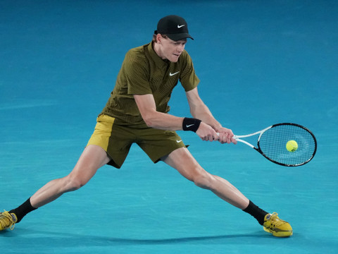 En démonstration, Jannik Sinner file au 3e tour à Melbourne
