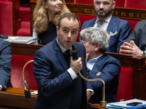 Lecornu surmonte deux motions de censure et engage un nouveau 49.3