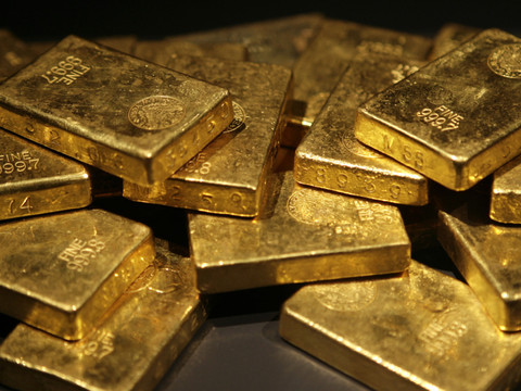L'once d'or s'est approchée de la marque des 5000 dollars