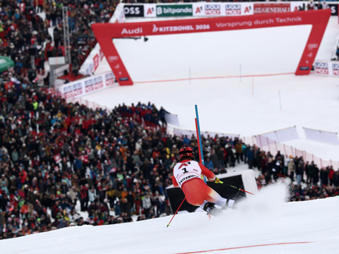 Slalom de Kitzbühel: Meillard 2e, victoire de Feller