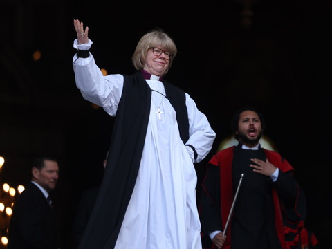 Sarah Mullally devient la cheffe spirituelle des anglicans