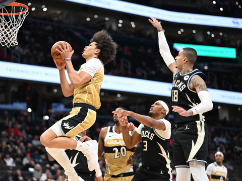 Kyshawn George mène Washington à la victoire