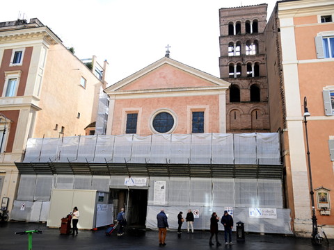 Polémique après la restauration d'une fresque à Rome