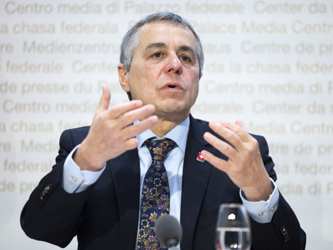Gaza: 25 avocats dénoncent Ignazio Cassis devant la CPI